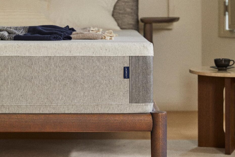 Experience Ultimate Comfort: LIFEMENT 12 Inch Graphite Infused Memory Foam Mattress Review